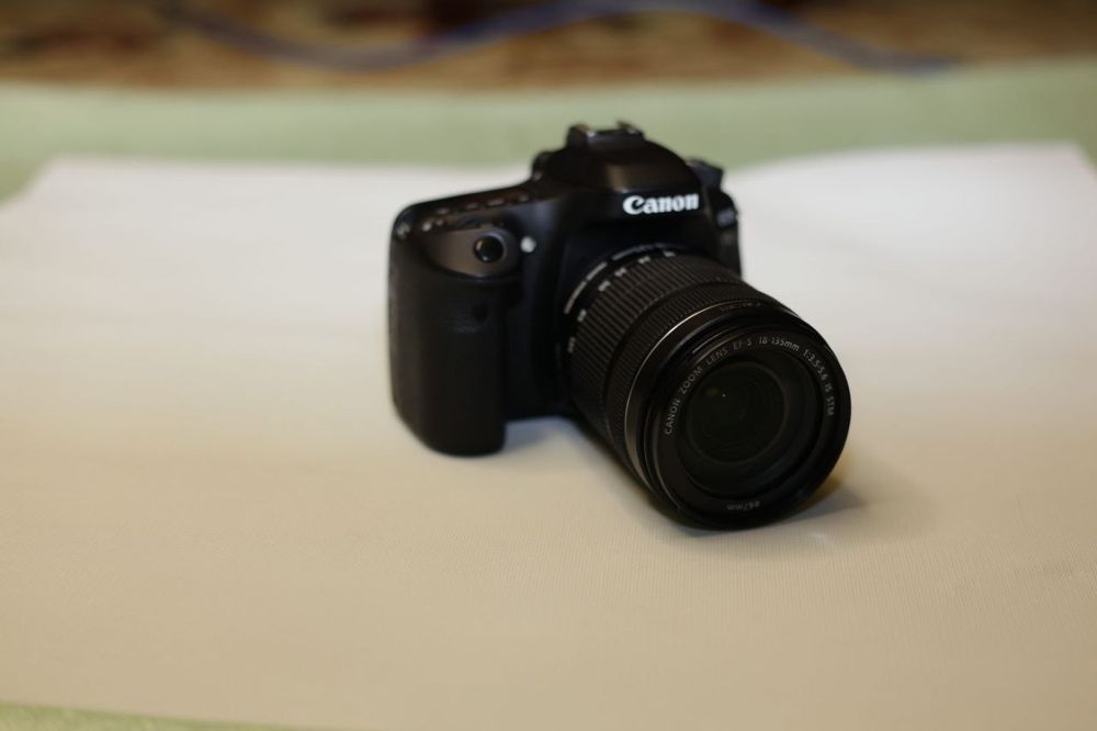 Продается профессиональный фотоаппарат Canon EOS 80D как новый