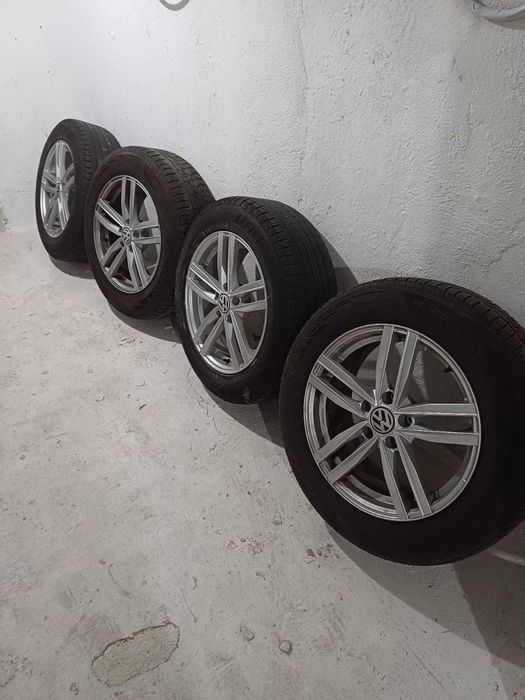 Vand jante Originale VW R17 5x112 + Anvelope Iarnă Hankook si Goodyear