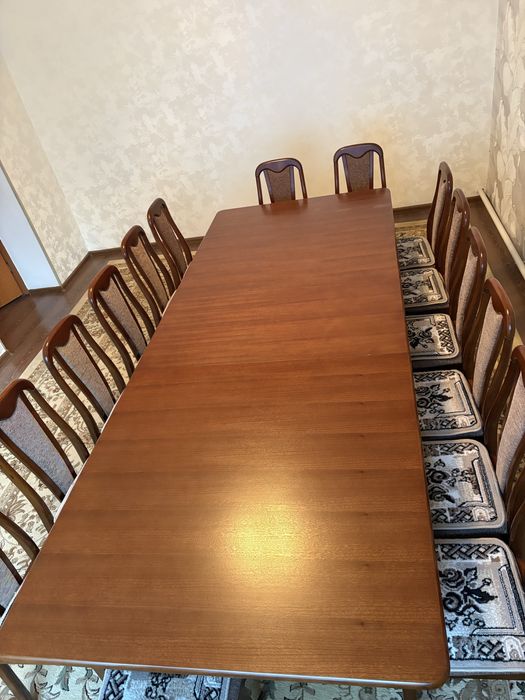 Стол со стульями