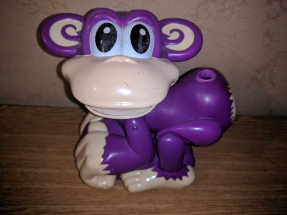 Игрушка обезьяна, станция метро Москва