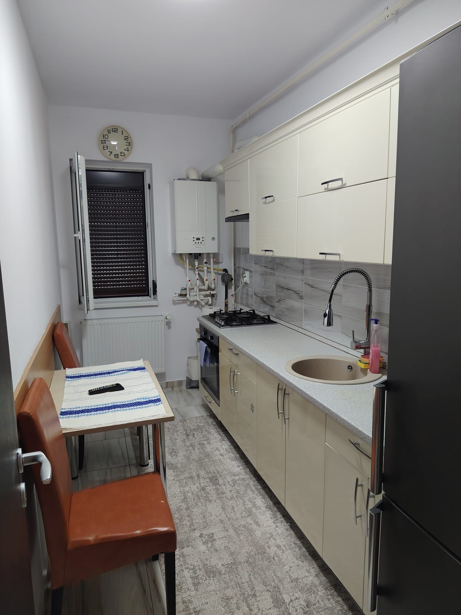 Închiriez apartament 2 camere