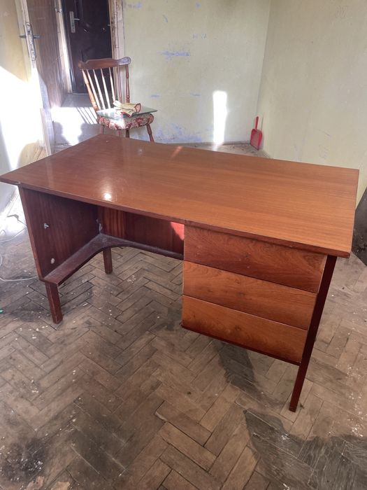 Birou vintage anii ’70–’80 – lemn furniruit – 1,08 m x 60 cm