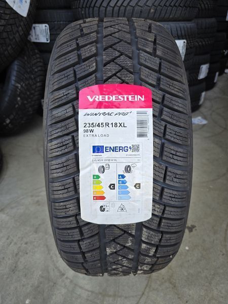 235/45/18 Vredestein 4piese
