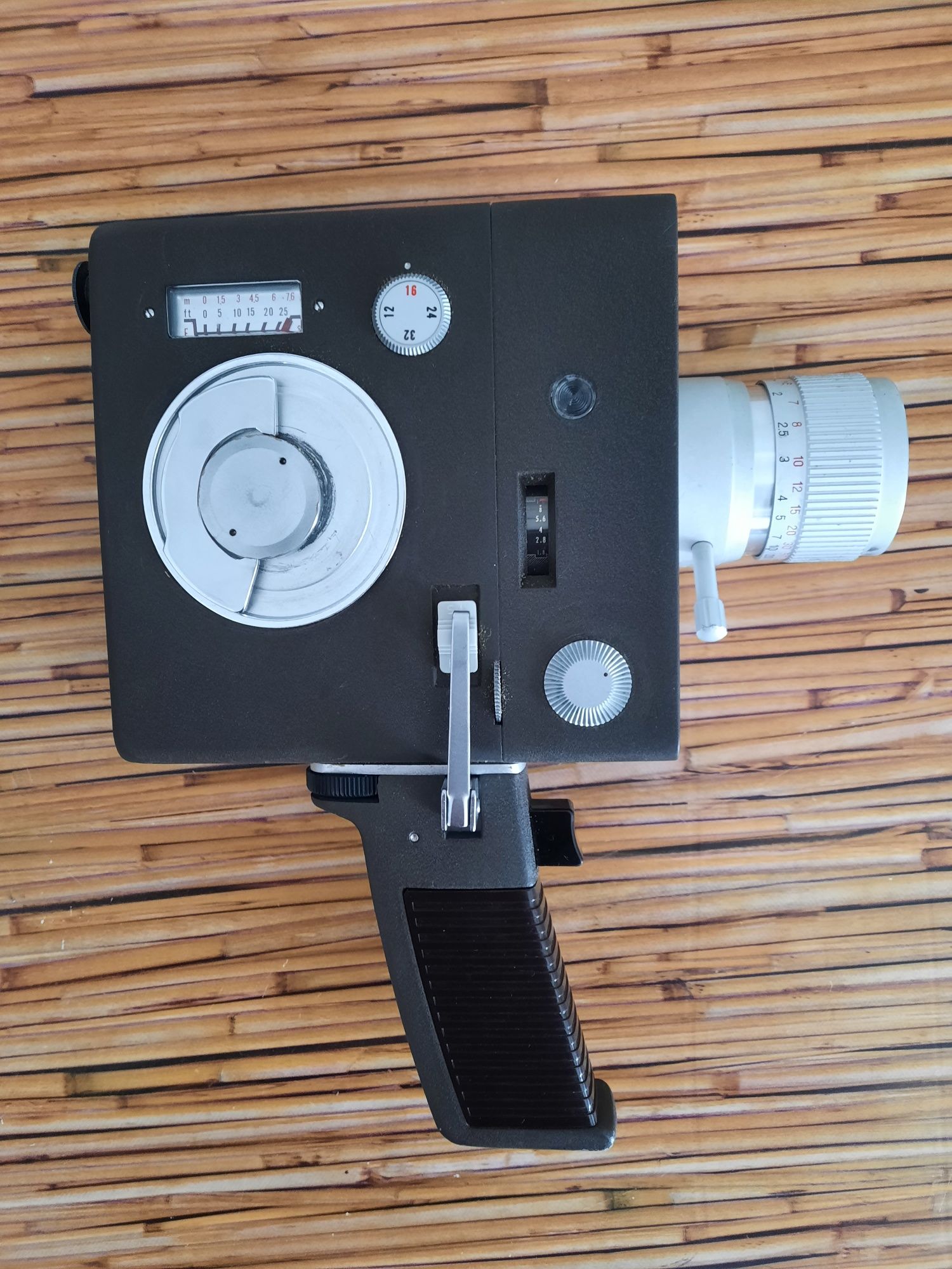 Camera pe film 8mm Ricoh Auto-Zoomstar