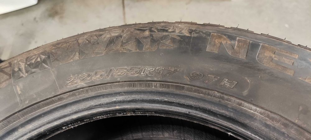 2бр.зимни гуми 225/55/17 Nexen