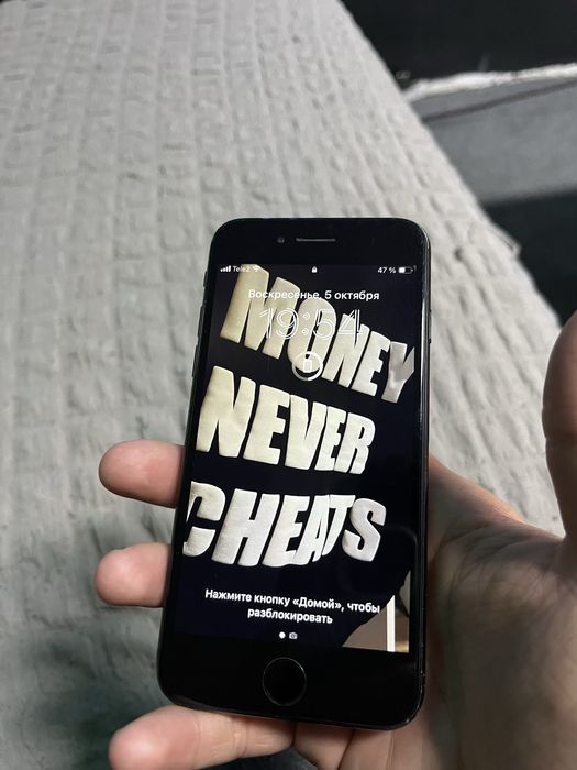 Продам IPhone SE 2020