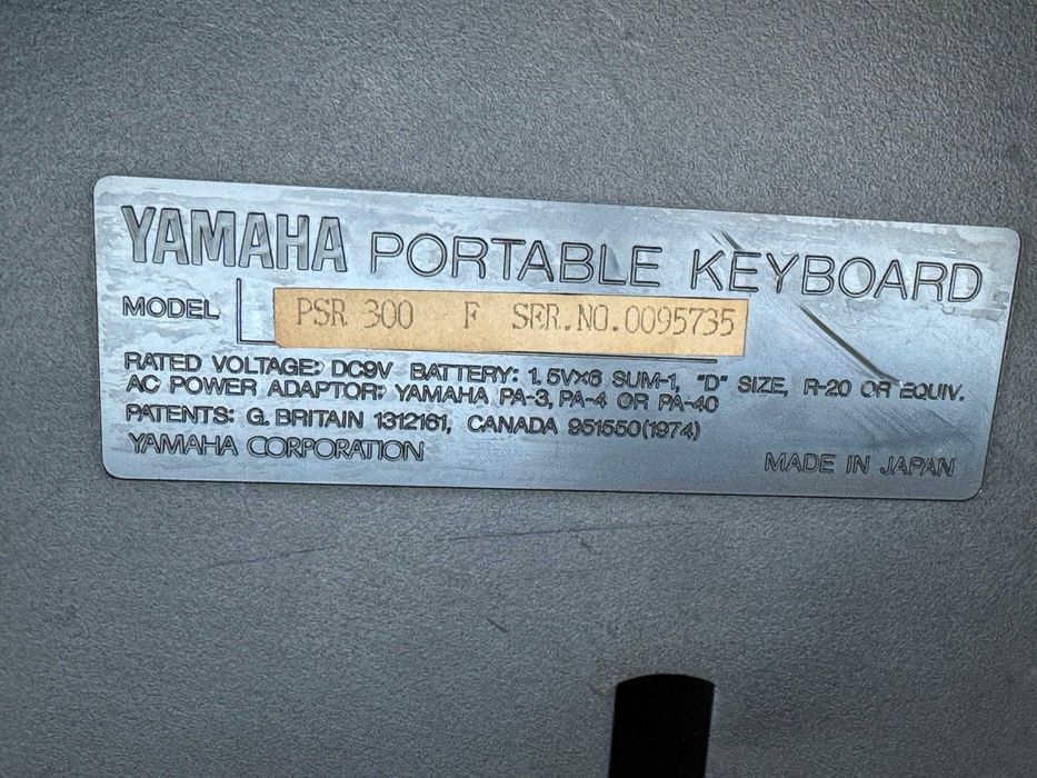 Синтезатор,пиано  YAMAHA PSR-300