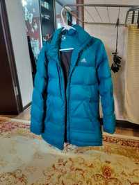 Подам зимнюю фирменную  куртку АДИДАС на 13-14 лет мальчику