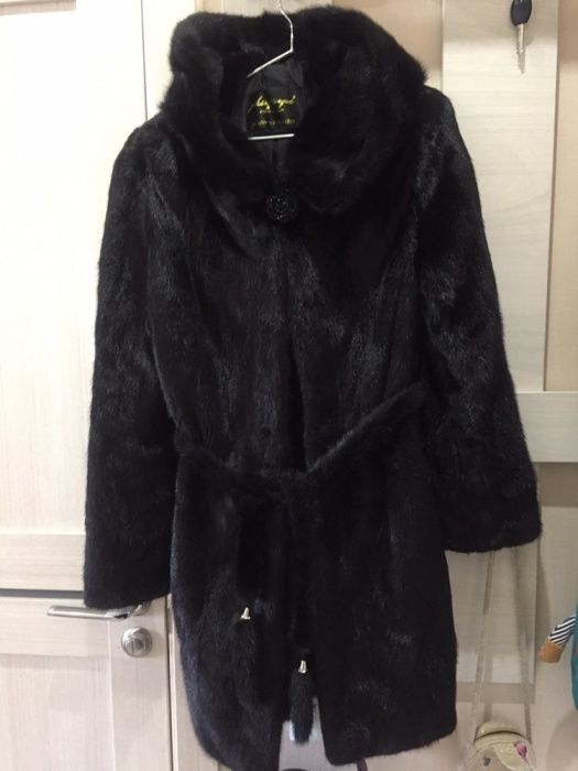 Продам норковую шубу"Чёрный бриллиант"
