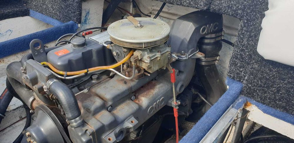 Vand la pachet doua barci BAYLINER si REGAL ambele cu peridoc 8000 Eur