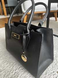 Чанта DKNY - черна
