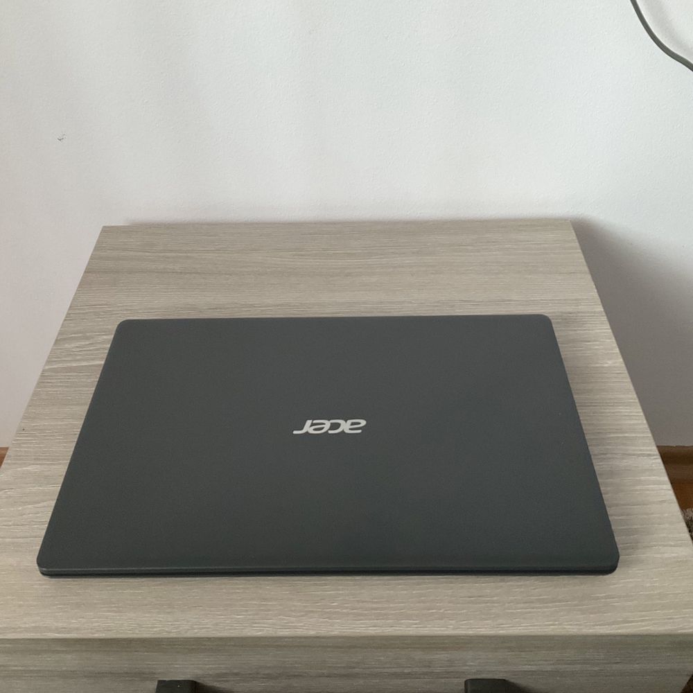 Laptop Acer I5Gen10 ,8gb ddr4 , windows 11