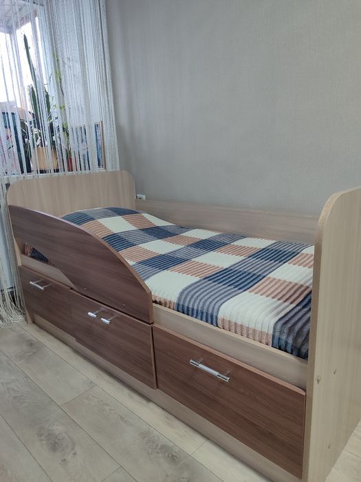 Продам кровать с матрасом,в хорошем состоянии!