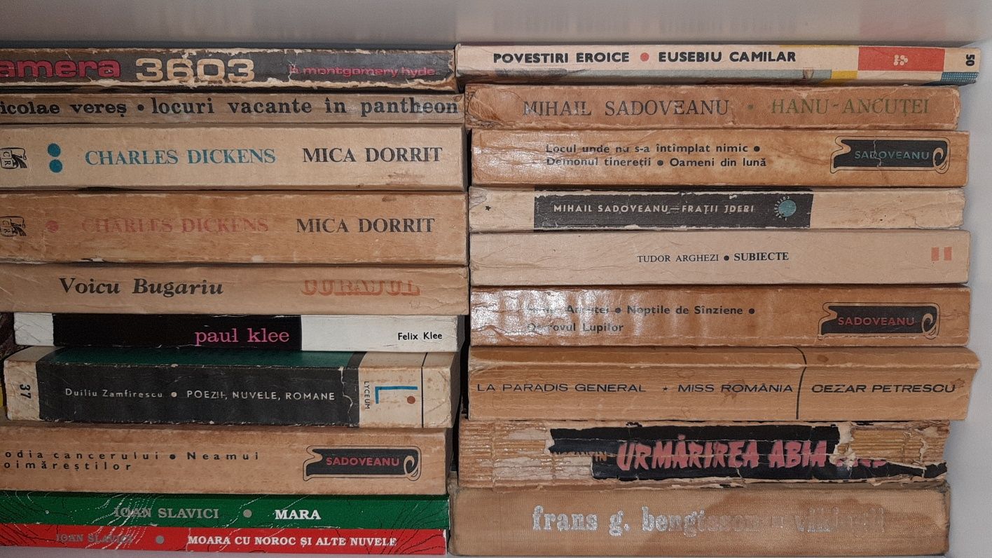 Carti diverse, autori români sau străini