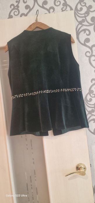 Бешпет 48р отличный цвет изумруд