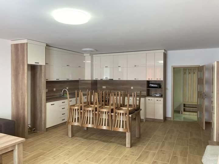 Тристаен апартамент под наем в жк. Христо Смирненски