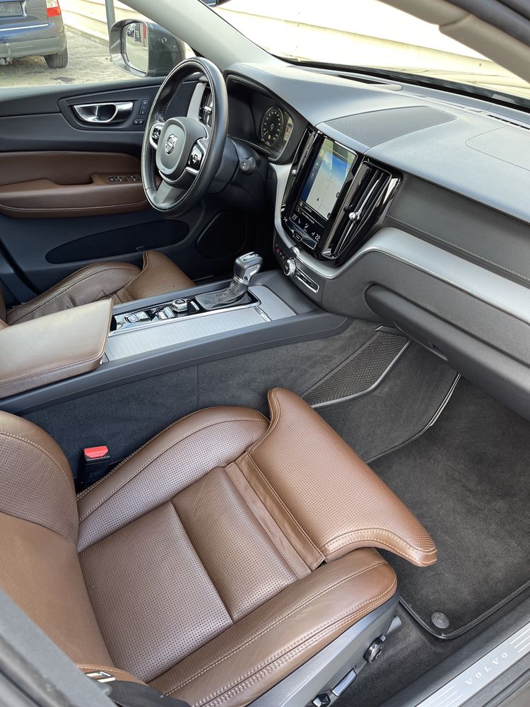 Volvo Xc60 D5•Inscription•Piele•faruri led•Panoramic•ventilatie
