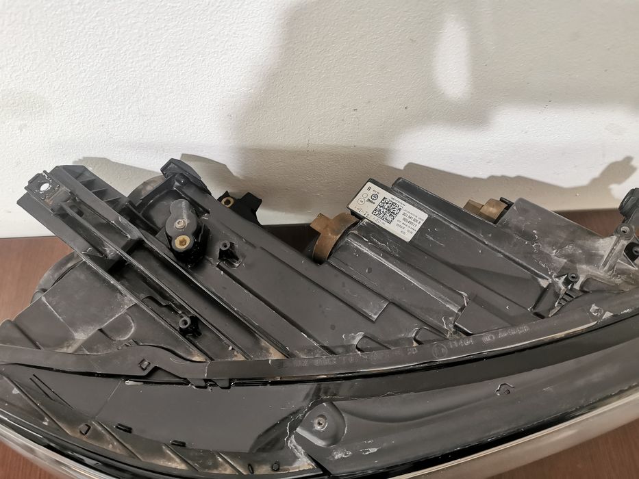 Far dreapta vw pasat an 2015/2019