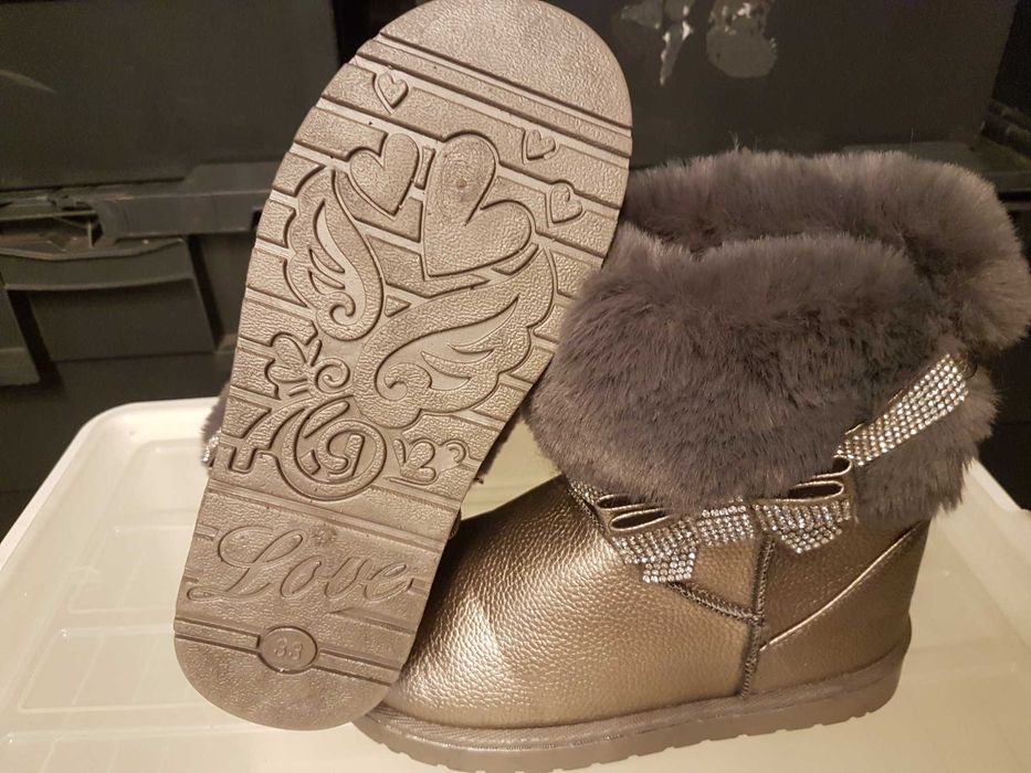 Cizme fetite imblanite gen UGG nr.33