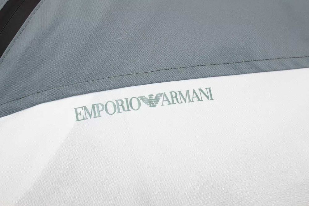 EMPORIO ARMANI оригинално мъжко яке бяло/сиво с качулка windbreaker L