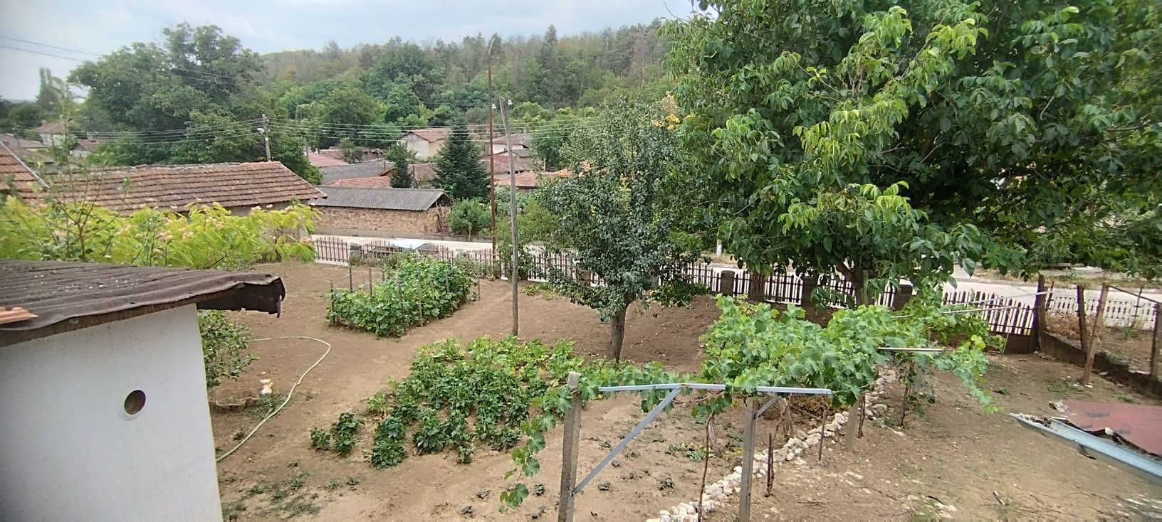 Продавам къща с двор, с. Срацимир