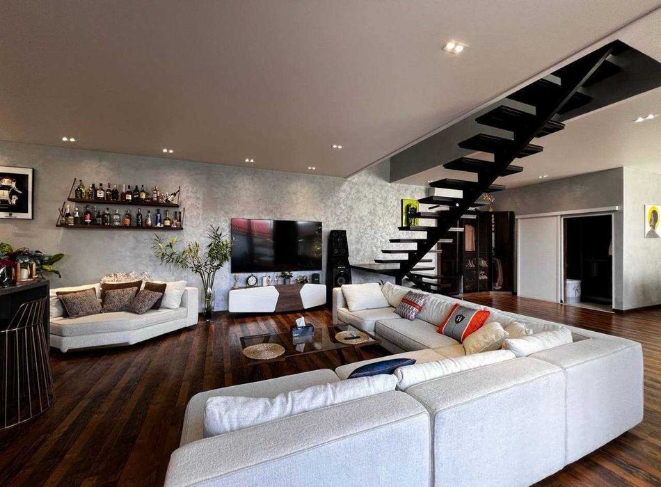 В Хай Тех стиле 
Мирабад район 
Транспортный институт