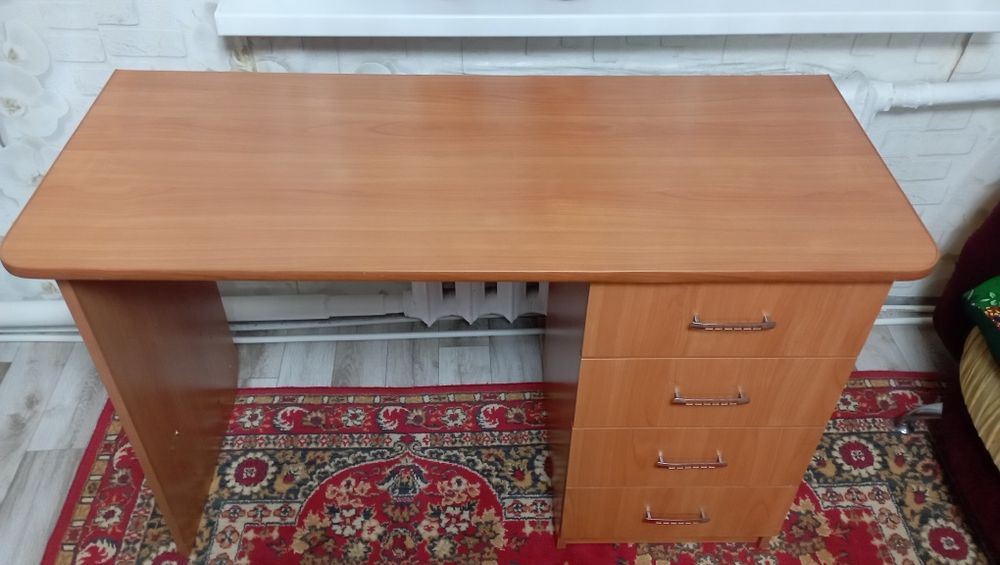 Продам письменный стол бу