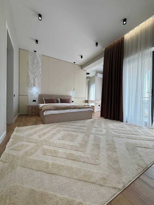 Ул. Циалковского, 
3 сотки
3 уровня
6 комнат