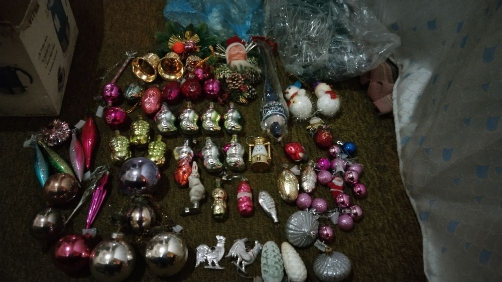 Ёлочные игрушки для ёлки.