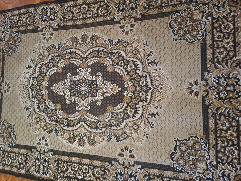 Продаётся ковёр 2×3