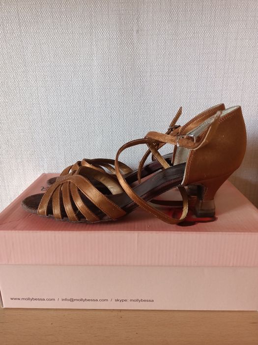 продам туфли для бальных танцев,состояние новые,размер 39,