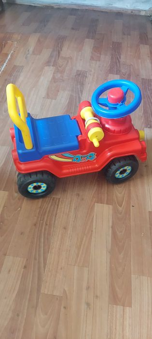 Продам детскую машинку "Талакар"