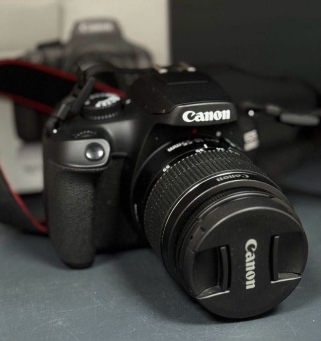 Aparat Foto DSLR • NOU • Canon EOS 4000D cu Obiectiv inclus