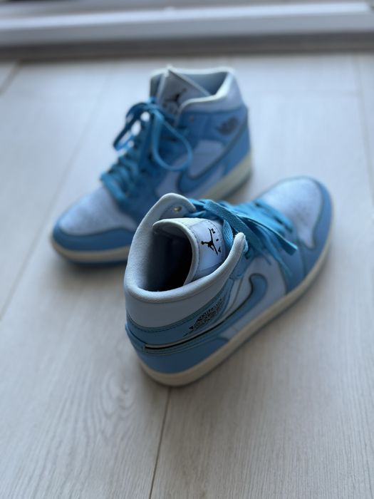 • Jordan • ICE BLUE • Mid •
