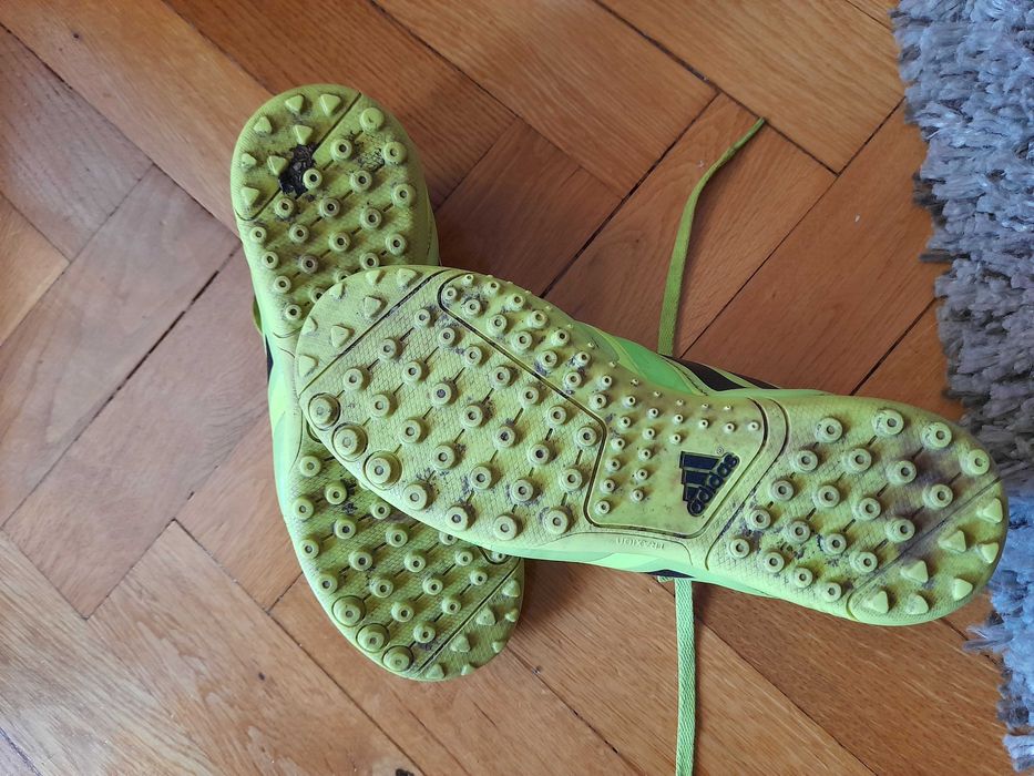 Adidasi baieti fotbal marca Adidas