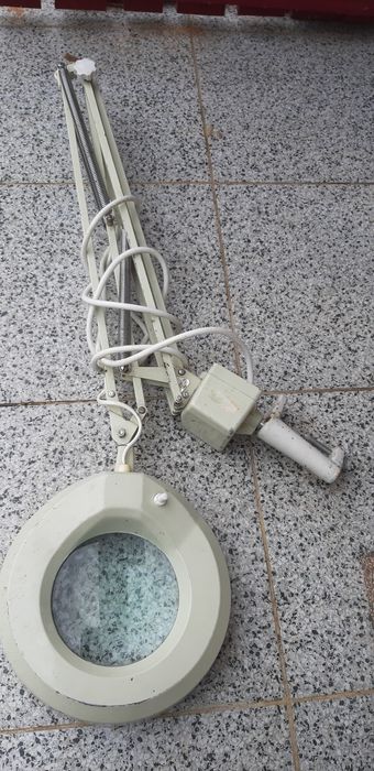 Lampă cu lupă, braț extensibil pentru cabinet stomatologic