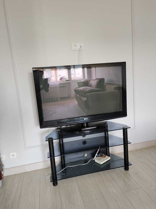 Телевизор LG 107 см