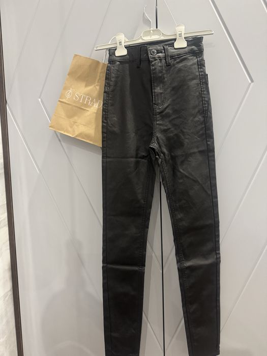 Кожени панталони Stradivarius 34 pp