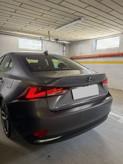 Vand Lexus IS300 h  F sport