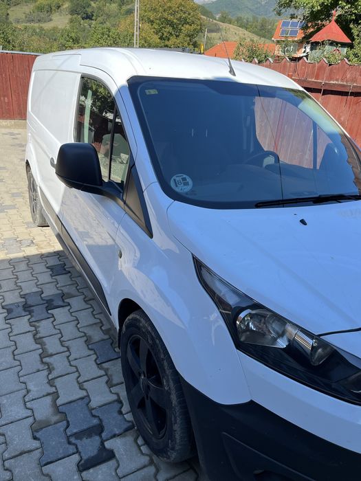 Proprietar de 5 ani vand transit conect