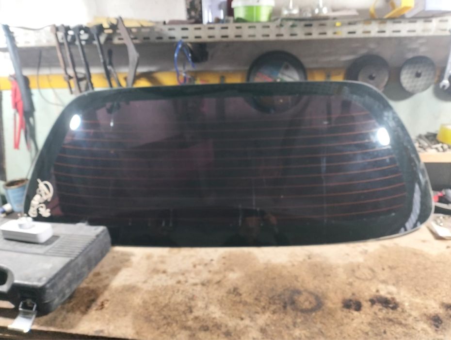 Стекло задий Toyota Carina E