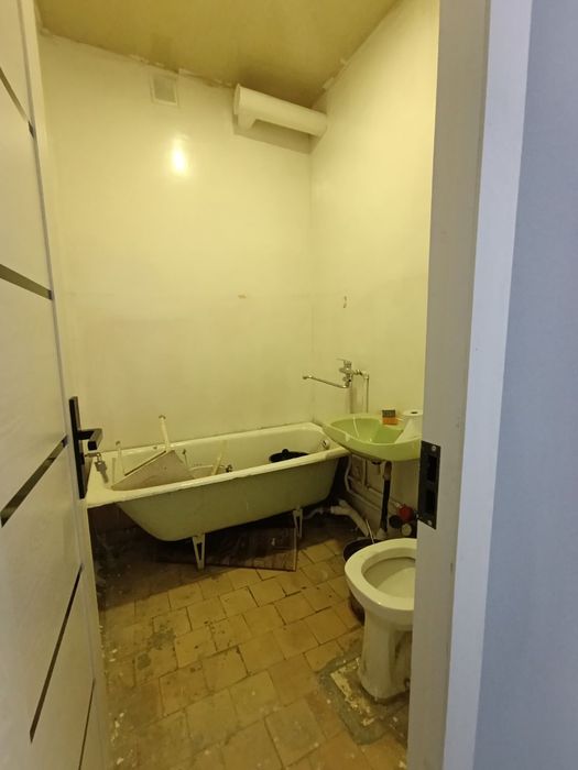 Продаёца 1 комнатная квартира Чирчик 8 микрараён