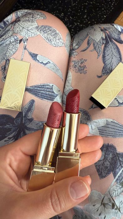 Estée Lauder, Две червила, използвани два пъти