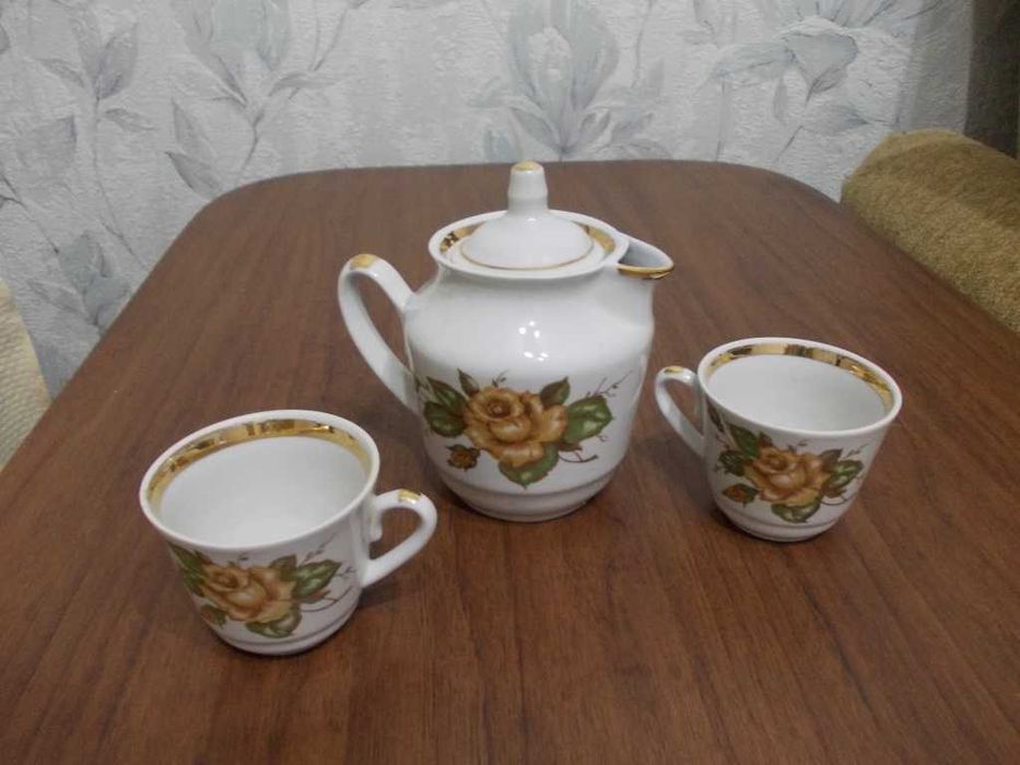 Бокалы, большой и маленькие.