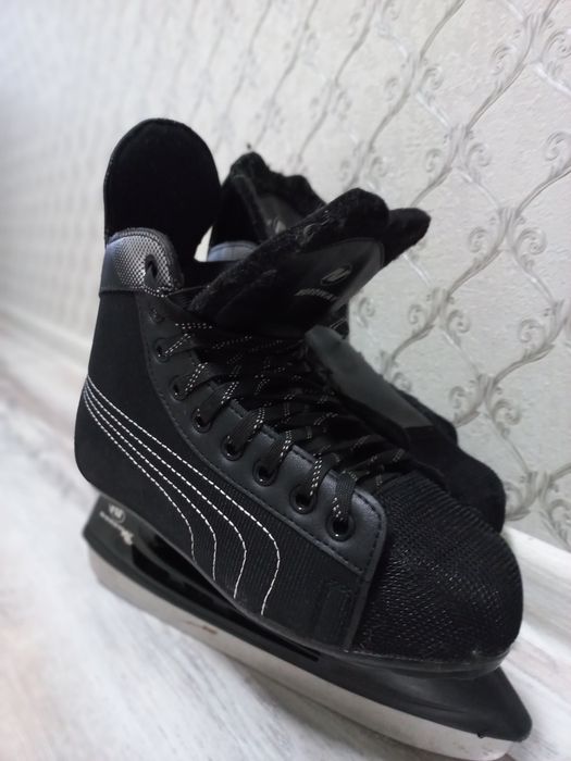 СРОЧНО  ПРОДАМ Коньки мужские