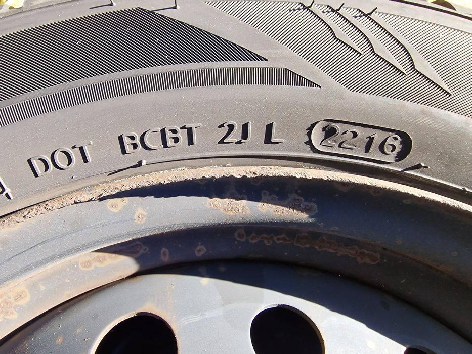 185 60 R 15 jante tabla cu cauciucuri de iarna 4 x 100 ~ ET 50 ~