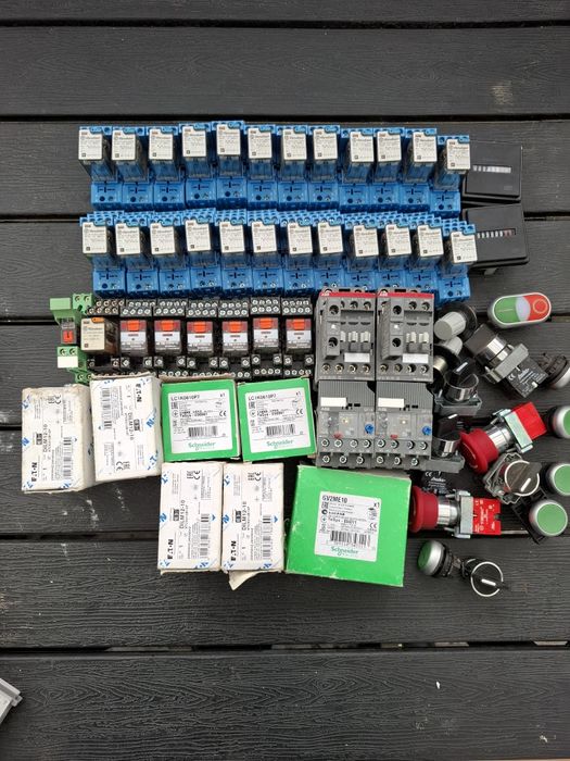 Relee, contactoare, chei selectoare, butoane de comanda