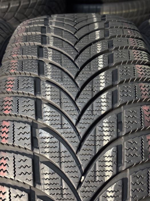 215/55R17 98V Maxxis  făcute în Taiwan DOT20 6-7mm stare foarte buna