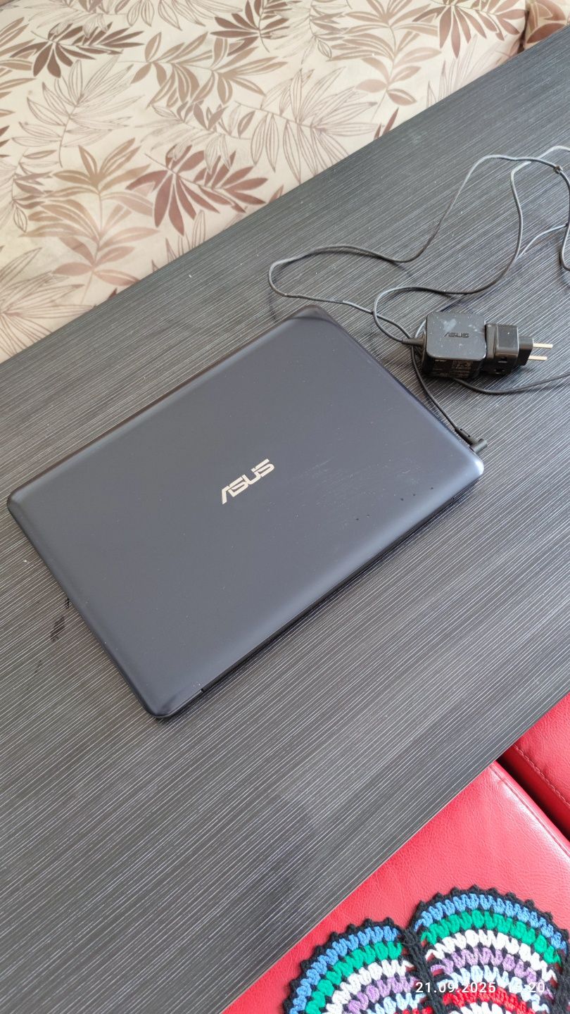 ASUS L402W 14" win 10 pro