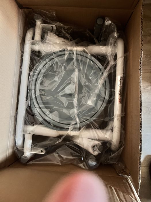 Продается кресло-стул санитарное для инвалидов